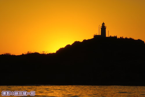 夕焼けの洲崎灯台