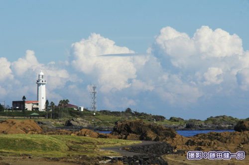 写真：灯台は高波と強風について特に配慮した建築物だと思いますが、今回の台風でこの野島崎灯台含め多数の灯台が被害を受けました。撮影9/3