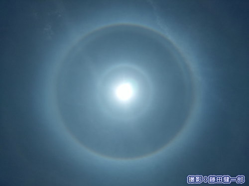 写真：幾重もの光の輪を持った太陽に出会いました（30日）