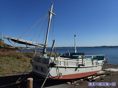 写真：南房総にはまだ昔ながらのデザインの漁船が見られます．